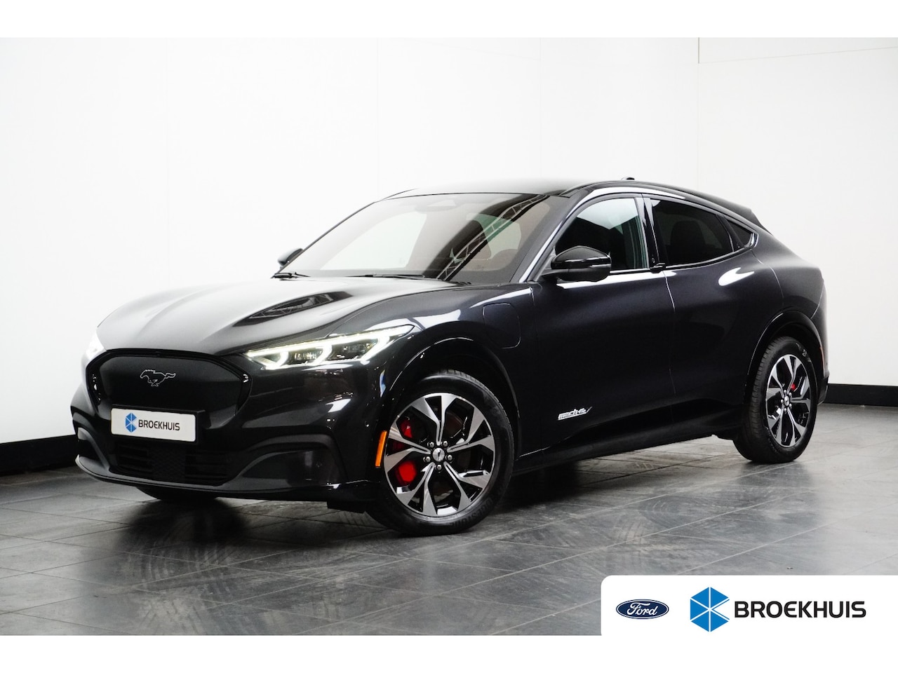 Ford Mustang Mach-E - Extended AWD 98 kWh | Pano-dak | Dark Matter Grey! | B&O Audio | Memory stoel | 360 Camera - AutoWereld.nl