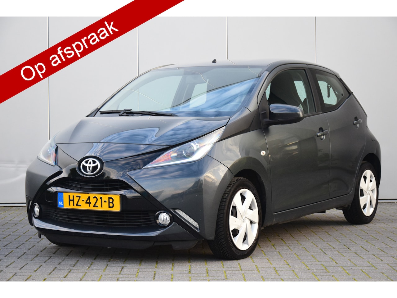 Toyota Aygo - 1.0 VVT-i x-play Airco Navi/Camera - AutoWereld.nl
