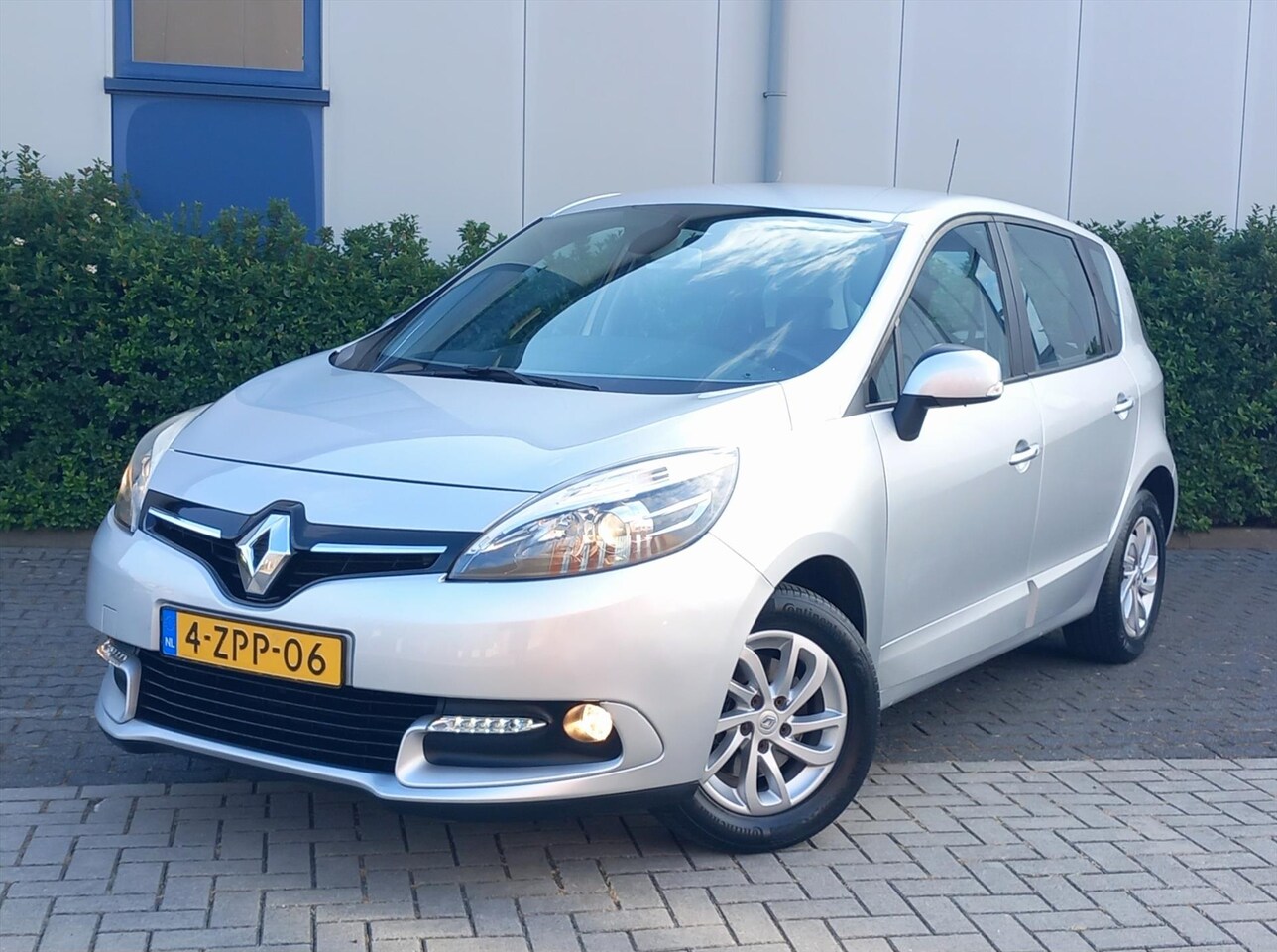 Renault Scénic - TCe 130pk 5p R-Cinema Navigatie Trekhaak - AutoWereld.nl