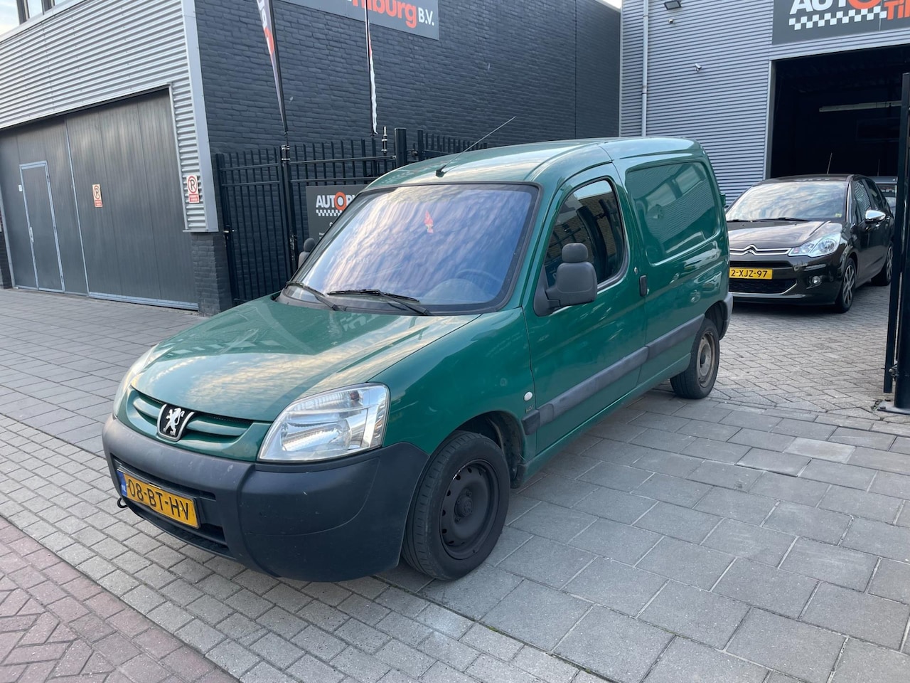 Peugeot Partner - 190C 2.0 HDI Avantage 2e Eig! Trekhaak Airco NAP APK - AutoWereld.nl