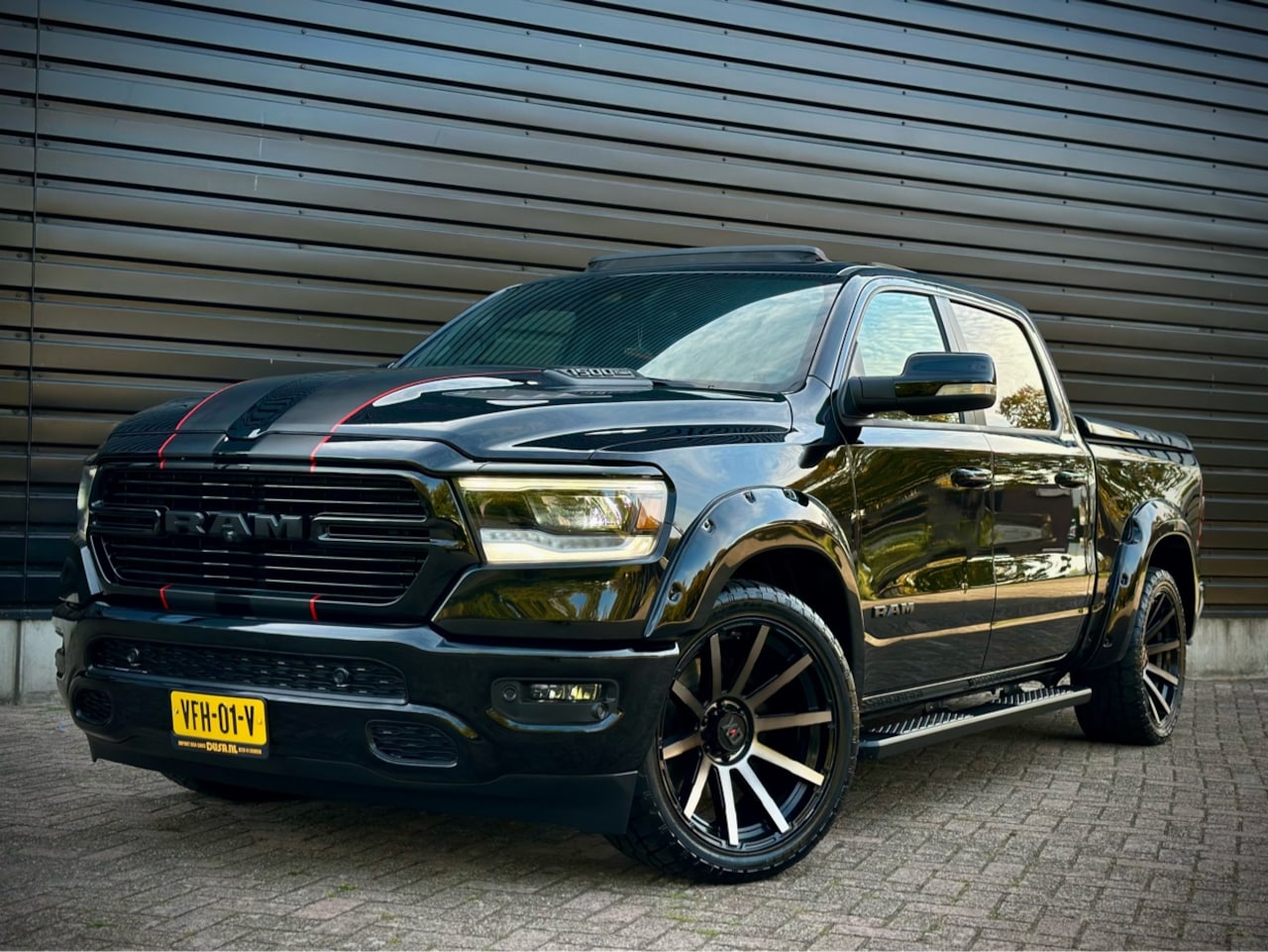 Dodge Ram 1500 - 5.7 V8 4x4 SPORT NIGHT|PANO|360|H/K VOL! - AutoWereld.nl