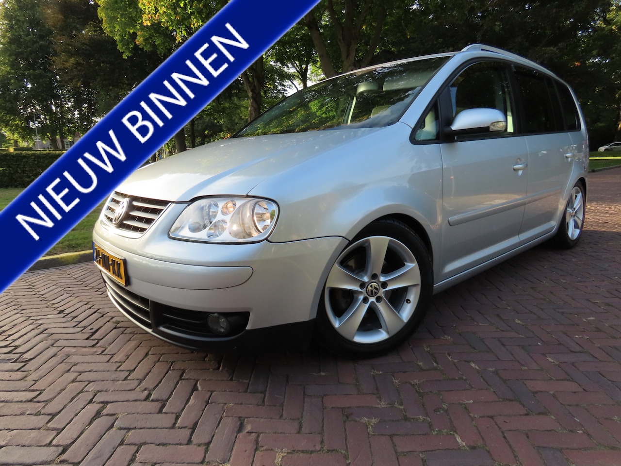 Volkswagen Touran - 1.6-16V FSI Highline Ecc Cruisecontrol 6 Bak Lm Velgen Verlaagd Eyecatcher - AutoWereld.nl