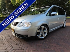 Volkswagen Touran - 1.6-16V FSI Highline Ecc Cruisecontrol 6 Bak Lm Velgen Verlaagd Eyecatcher