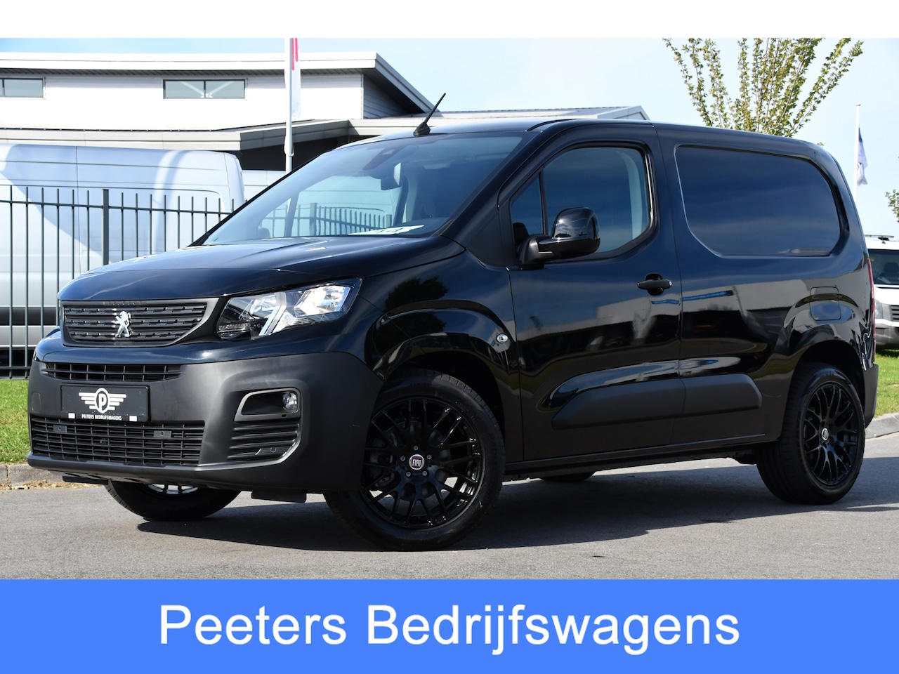 Peugeot e-Partner - 136 L1 50 kWh Black Edition Camera, Cruise, Carplay, Stoelverwarming, 136pk, Multimedia, B - AutoWereld.nl