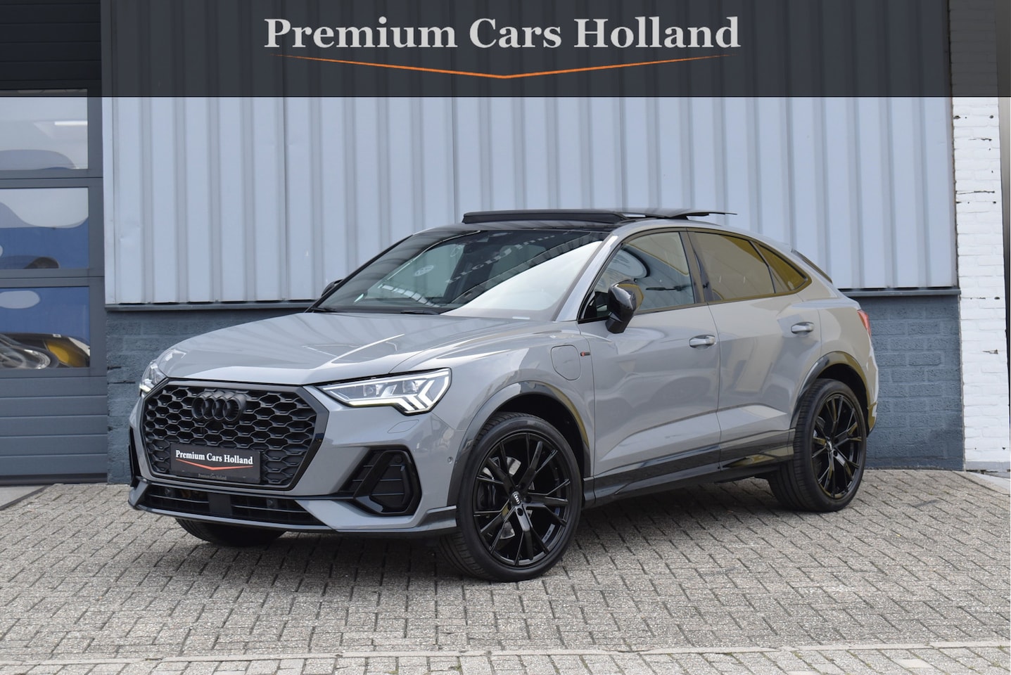 Audi Q3 Sportback - 45 TFSI e S-Line Nardo Grey Pano Navi Trekhaak Matrix Sfeer Leder 20 Inch - AutoWereld.nl
