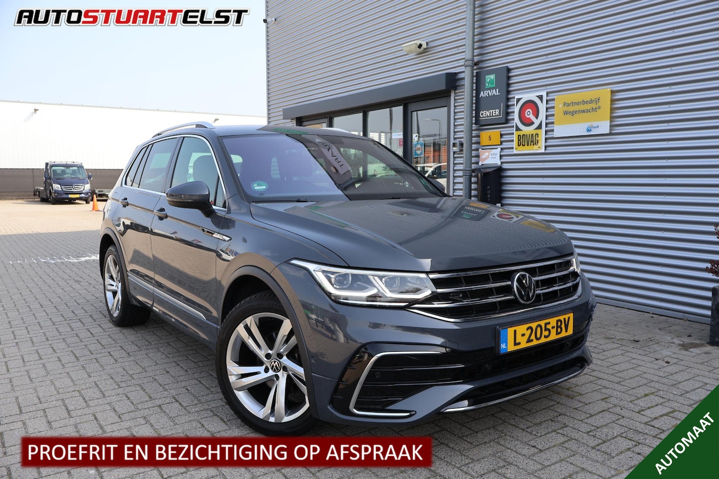 Volkswagen Tiguan - 1.5 R-Line Business+ 1e Eigenaar | Dealer Onderh | NL-Auto | BTW | Elek Trekhaak | IQ Ligh - AutoWereld.nl