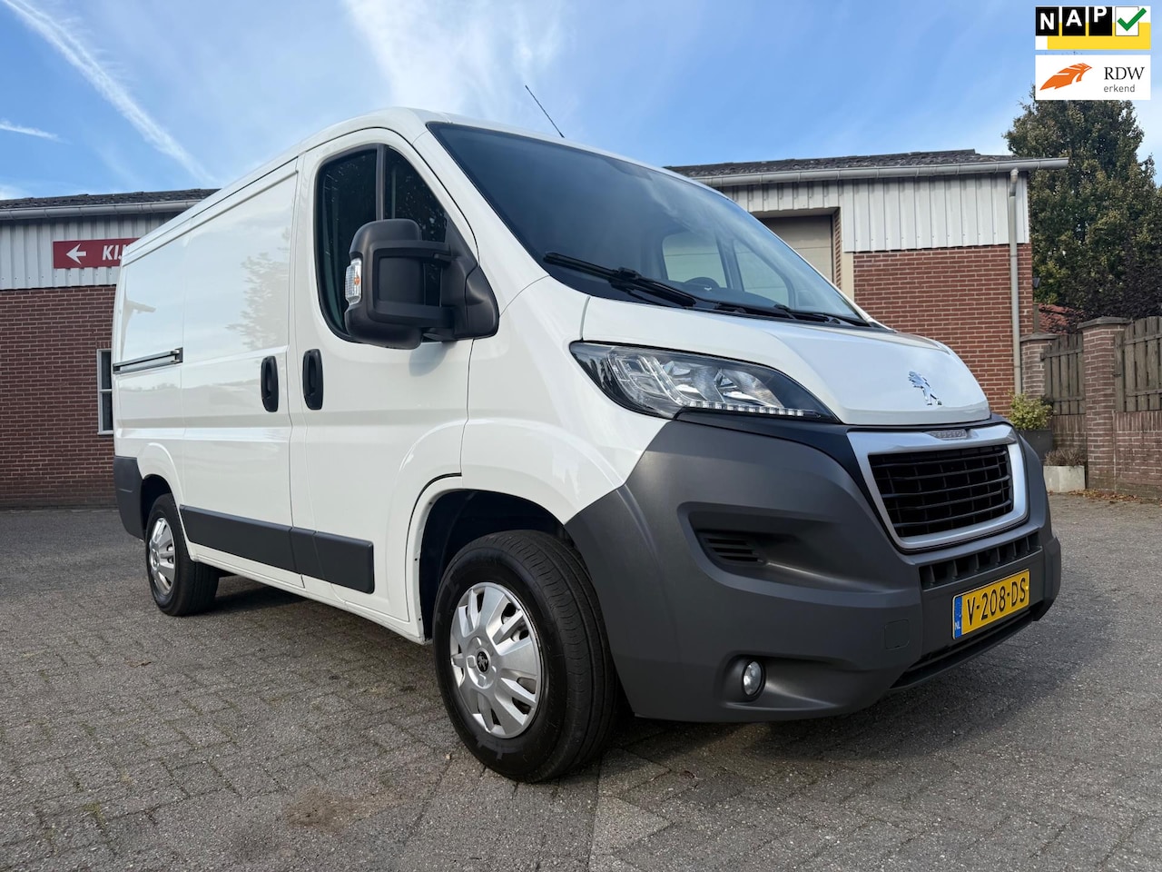 Peugeot Boxer - 330 2.0 BlueHDI L1H1 Premium Pack camera airco cruise - AutoWereld.nl