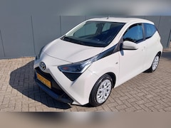 Toyota Aygo - 1.0 VVT-i x-play//NAVI//CAMERA