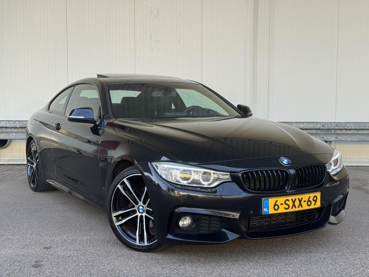 BMW 4-serie Coupé - 420i 3X M-Pakket|Schuifdak|SportAut|Leder|Navigatie|Xenon|NAP|Stoelverwarming|19" - AutoWereld.nl
