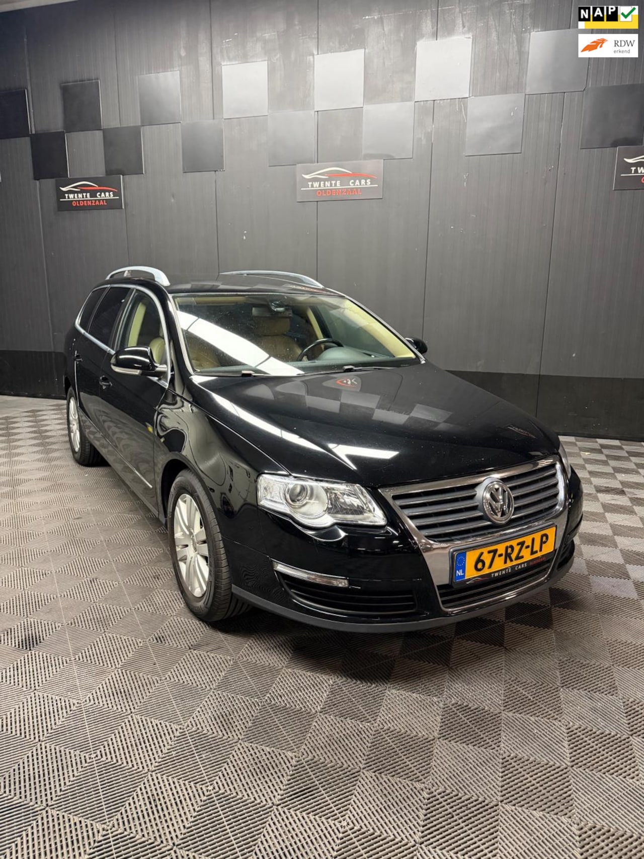 Volkswagen Passat Variant - 2.0 FSI Highline | Leder | Clima | Cruise | Nieuwe APK | - AutoWereld.nl