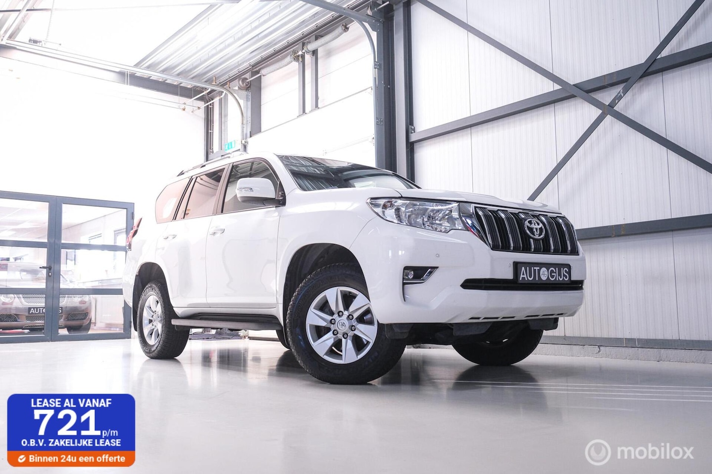 Toyota Land Cruiser - 2.7 Dual VVT-i 4WD 160 pk Benzine | Grijs kenteken | Camera | LED | Stoelverwarming | BTW - AutoWereld.nl