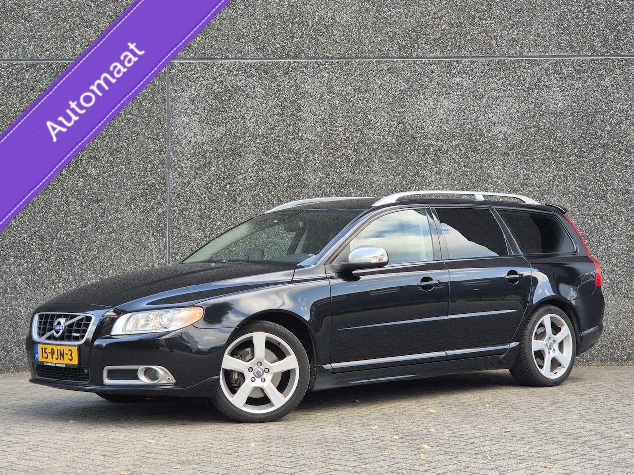 Volvo V70 - 2.0T R-Design/Leer/270PK/18''/Navi/Trekhaak/Xenon - AutoWereld.nl