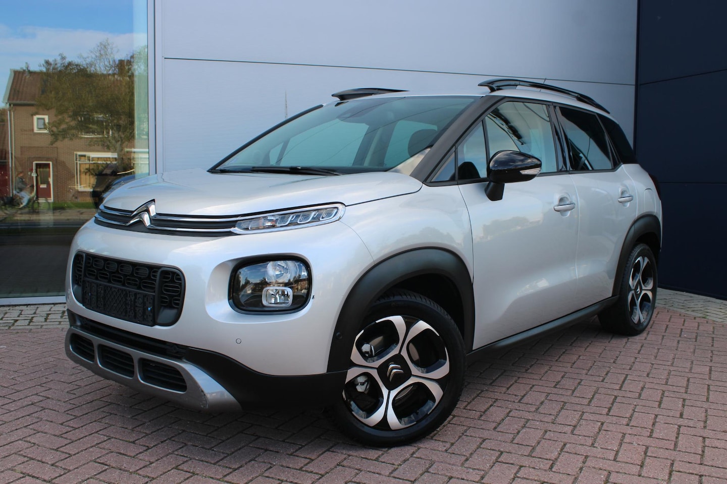 Citroën C3 Aircross - 1.2 PureTech 110pk S&S Shine Automaat airco navi camera head-up 30.933km carplay - AutoWereld.nl