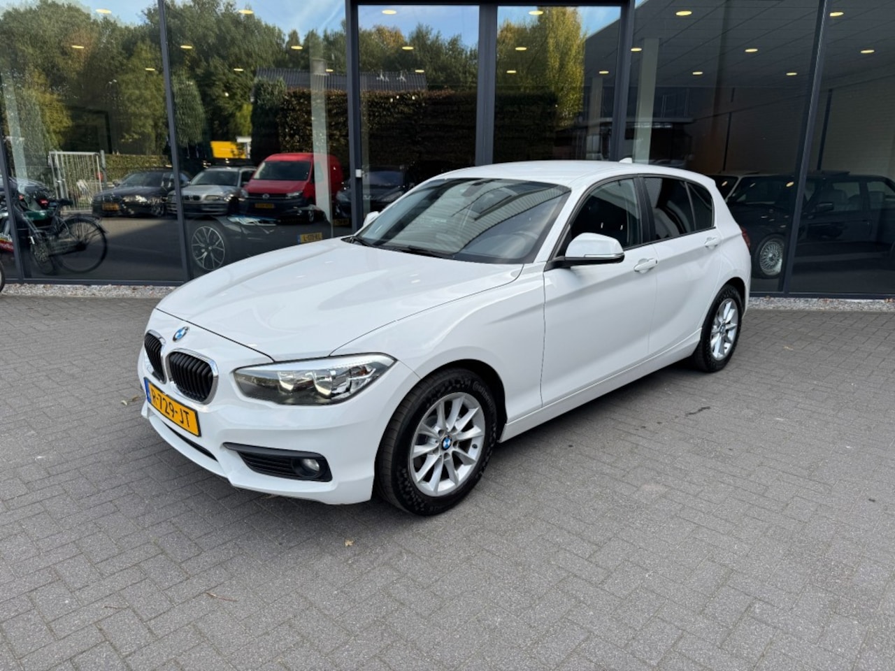 BMW 1-serie - 116i 116i,Clima,Cruise,Stoelverw,PDC.,LMV,Privacy - AutoWereld.nl