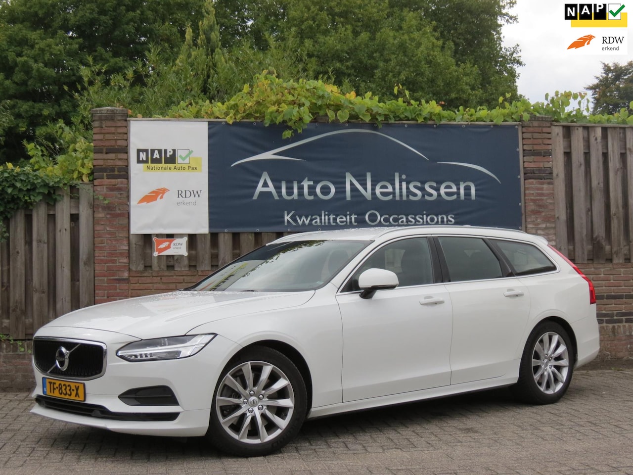 Volvo V90 - 2.0 T4 Momentum AUTOMAAT | DEALER ONDERHOUDEN | MICHELIN BANDEN | VOL LEDER INTERIEUR | - AutoWereld.nl
