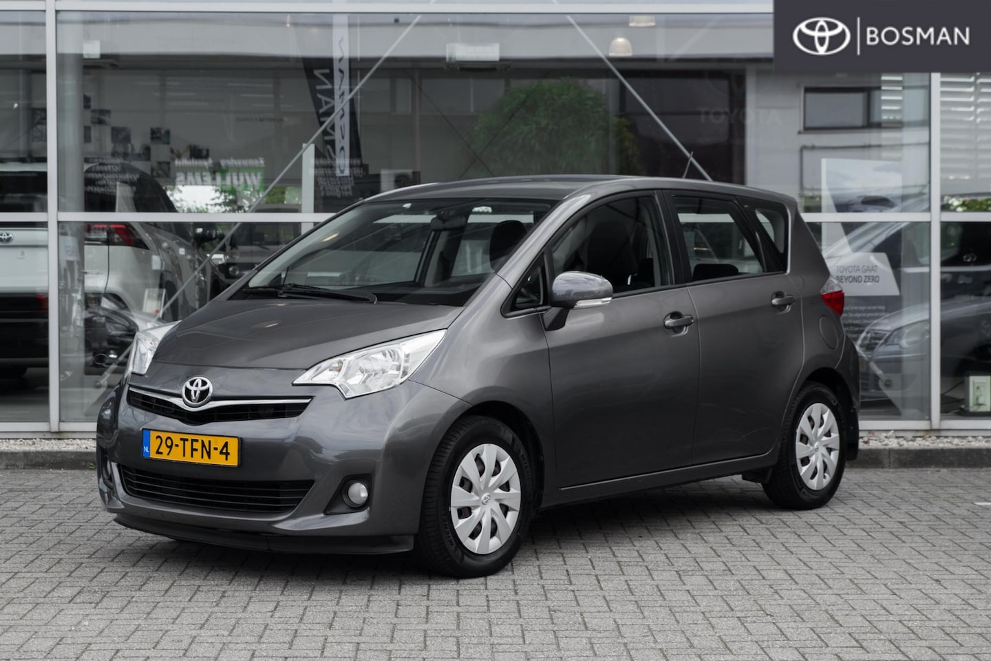 Toyota Verso S - 1.3 VVT-i Aspiration 1.3 VVT-i Aspiration - AutoWereld.nl