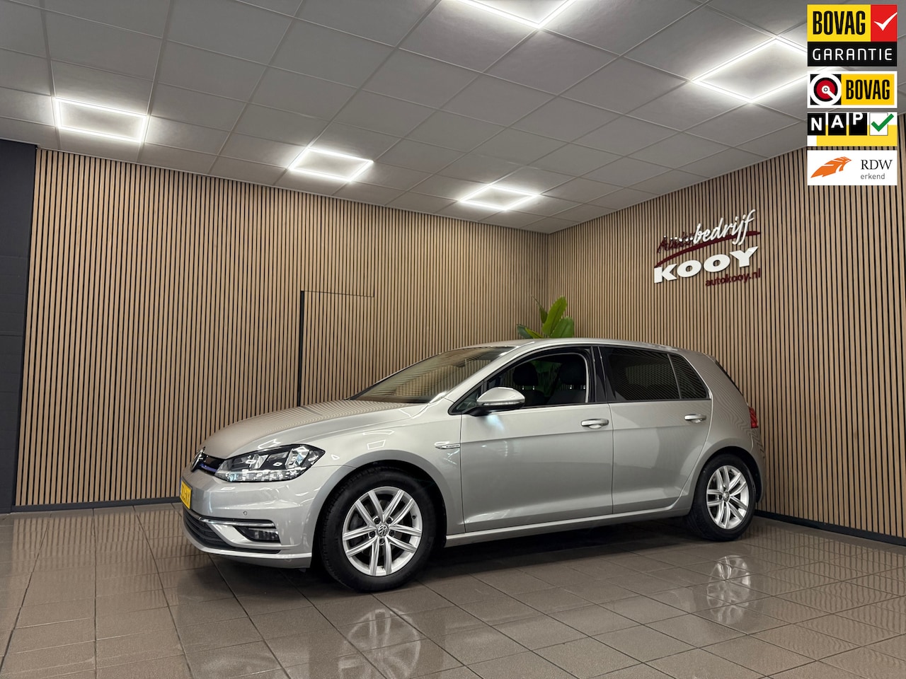 Volkswagen Golf - 1.5 TSI Comfortline Business * Carplay / Parkeersensoren / Cruise control / LM Velgen * - AutoWereld.nl