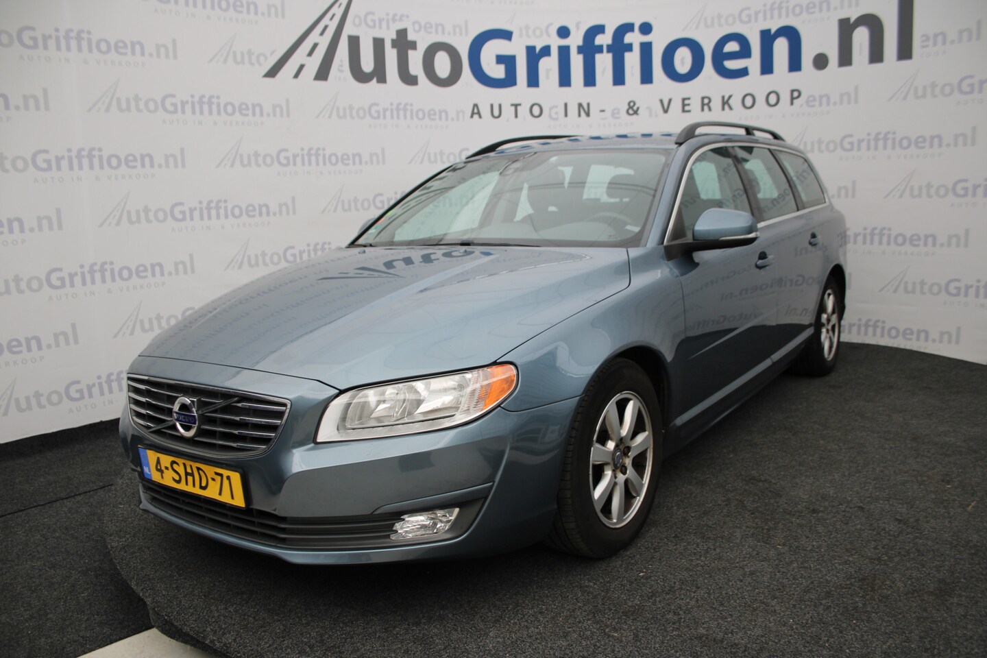 Volvo V70 - 1.6 D2 Kinetic nette station met trekhaak - AutoWereld.nl