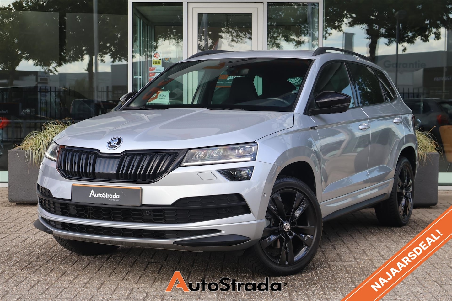 Skoda Karoq - 1.5 SportLine TSI ACT 150pk | Camera | Virtual | Climate | Virtual | LED | Trekhaak | Carp - AutoWereld.nl