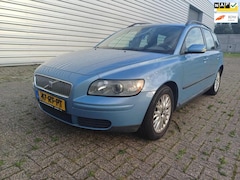 Volvo V50 - 2.4 combines powerful performance , delivered with new APK