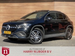 Mercedes-Benz GLA-Klasse - 250 e AMG Line Panoramadak / Sfeerverlichting / HUD / Navi / Sportstoelen