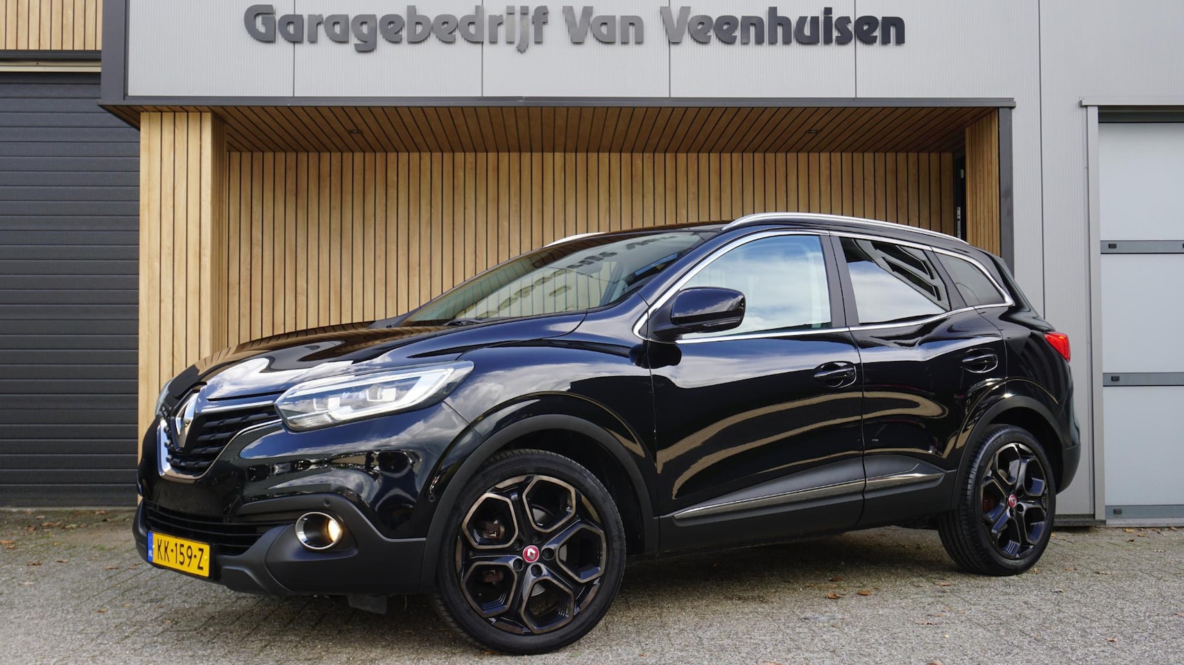 Renault Kadjar - 1.2 TCe 130pk Automaat Extase Leder Trekhaak 19inch LM Navi LED Keyless *NL auto* 28621km! - AutoWereld.nl