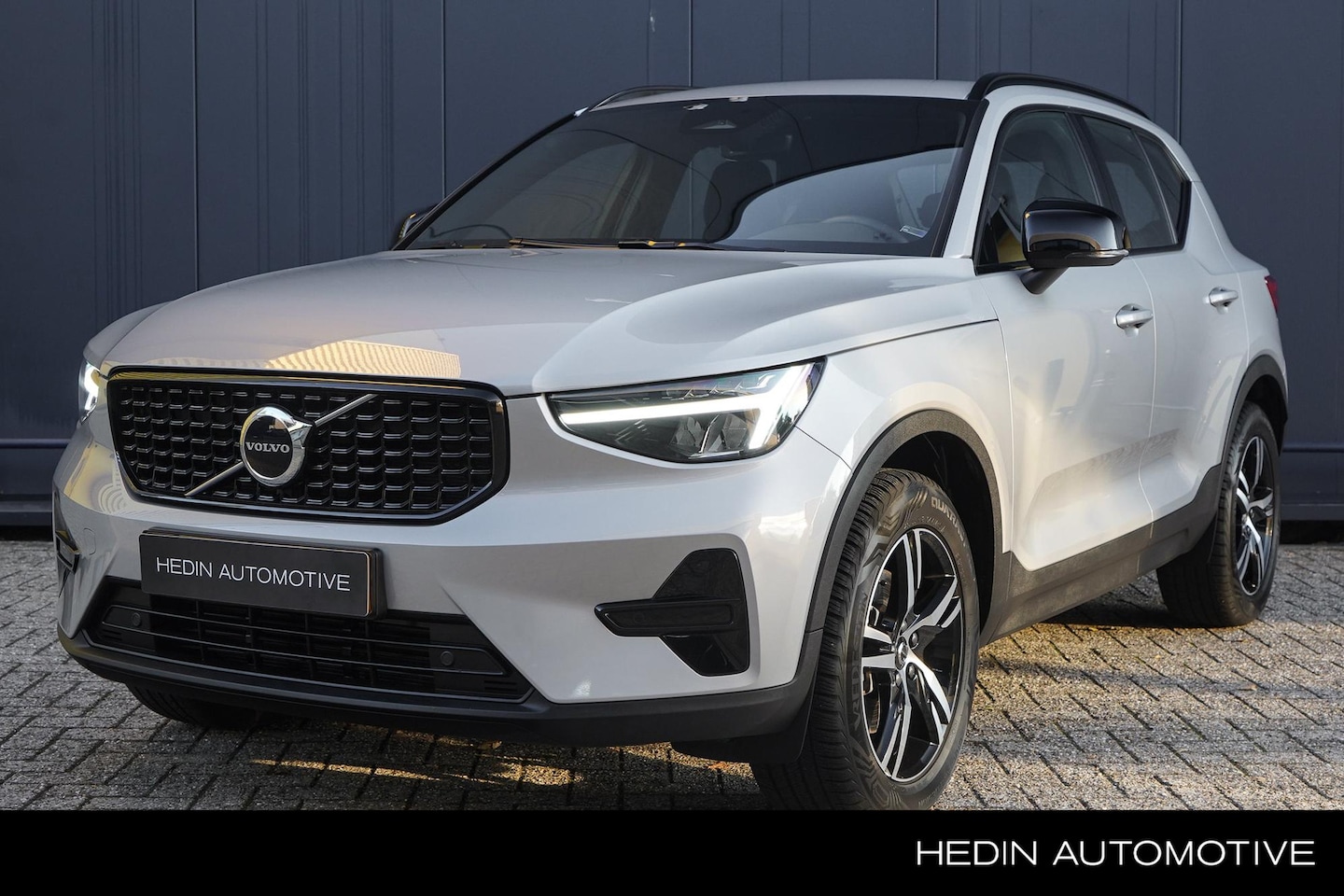 Volvo XC40 - 2.0 B4 Plus Dark | Trekhaak | Pilot assist | Elektrische stoelen | Harman/kardon audio | A - AutoWereld.nl