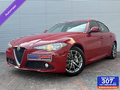 Alfa Romeo Giulia - 2.0 SUPER 200 PK Airco CruisePdc Leer 2017 Eerste Eigenaar Perfecte Staat