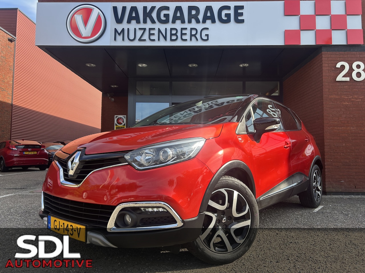 Renault Captur - 1.2 TCe Helly Hansen // NAVI // CAMERA // CLIMA // CRUISE // KEY LESS ENTRY // - AutoWereld.nl