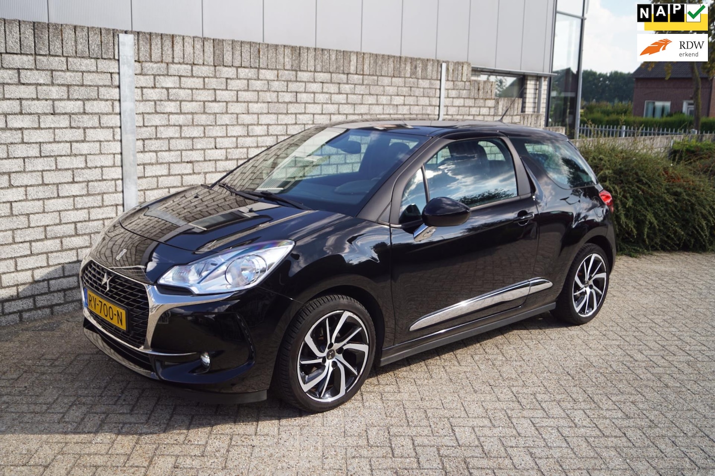 DS 3 - 1.2 PureTech So Chic Navi Camera Clima Apple Carplay Sportst Stoelverw Cruise HiFi Sound P - AutoWereld.nl