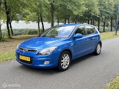 Hyundai i30 - 1.4i Blue Dynamic*NEW APK 10/26*NAVIGATIE*AIRCO