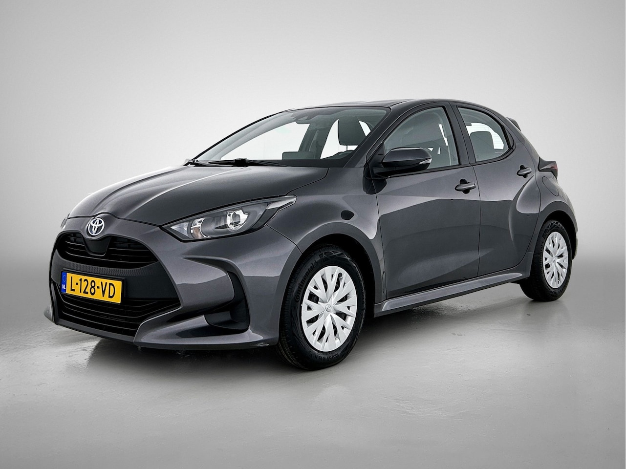 Toyota Yaris - 1.5 Hybrid Active Android Auto / Apple CarPlay Slechts 27.612 km gereden - AutoWereld.nl