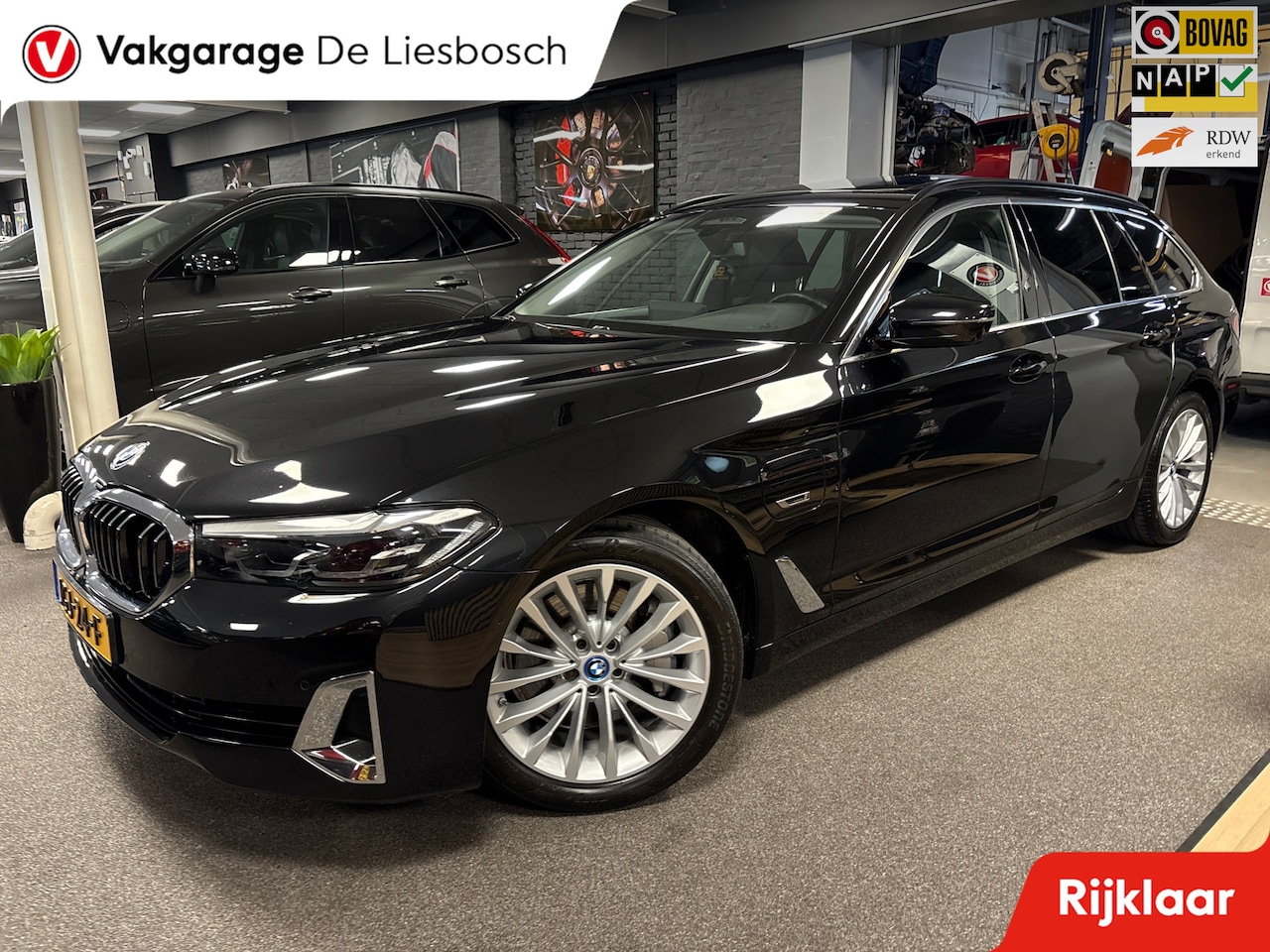 BMW 5-serie Touring - 530e xDrive High Executive/leer/pano/navi/trekhaak/apple carplay - AutoWereld.nl