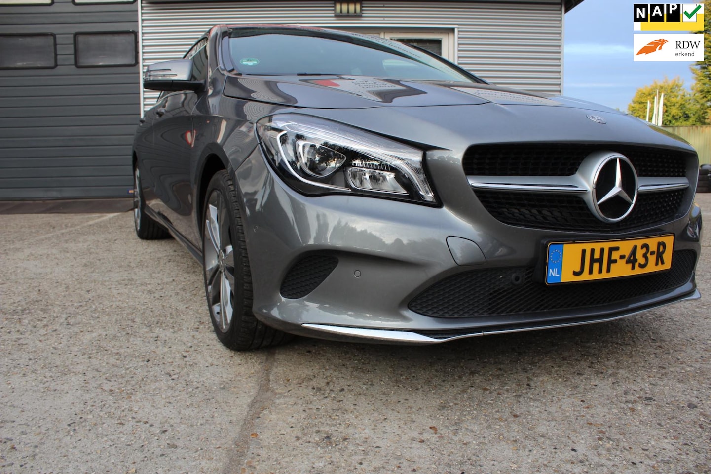 Mercedes-Benz CLA-klasse Shooting Brake - 180 Business Solution AMG afneembare trekhaak, airco, boekjes, NAP, 2 sleutels, naviagtie - AutoWereld.nl