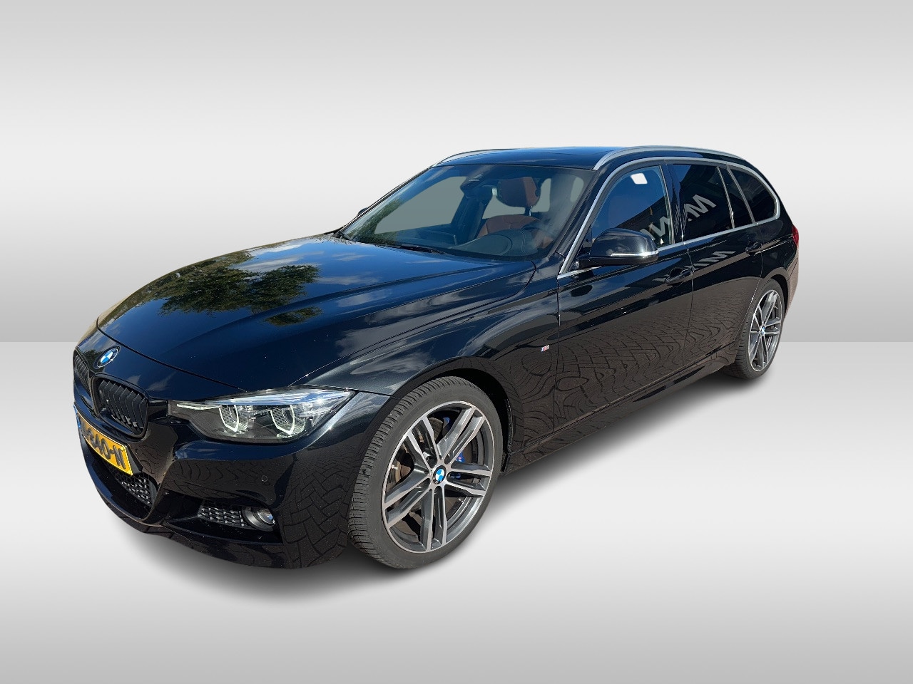BMW 3-serie Touring - 320i M Sport Edition / Trekhaak / Panoramadak / Camera / Head-up / Leder / 19'' / Navigati - AutoWereld.nl