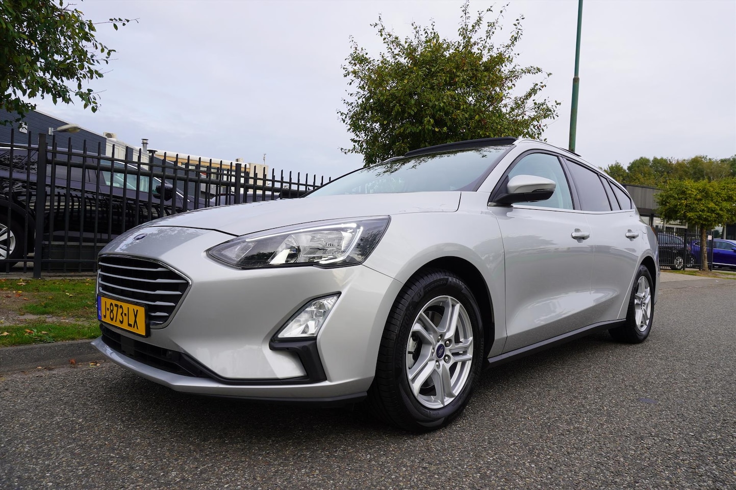 Ford Focus Wagon - 1.0 EcoBoost 100pk Trend Edition Business Panoramadak Trekhaak - AutoWereld.nl