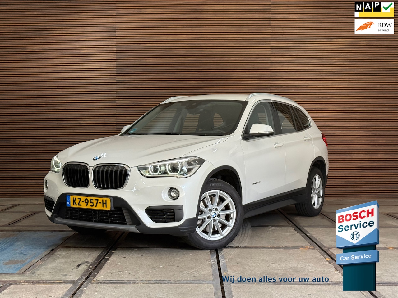 BMW X1 - SDrive20i Centennial High Executive | Leer | Navigatie | HUD - AutoWereld.nl
