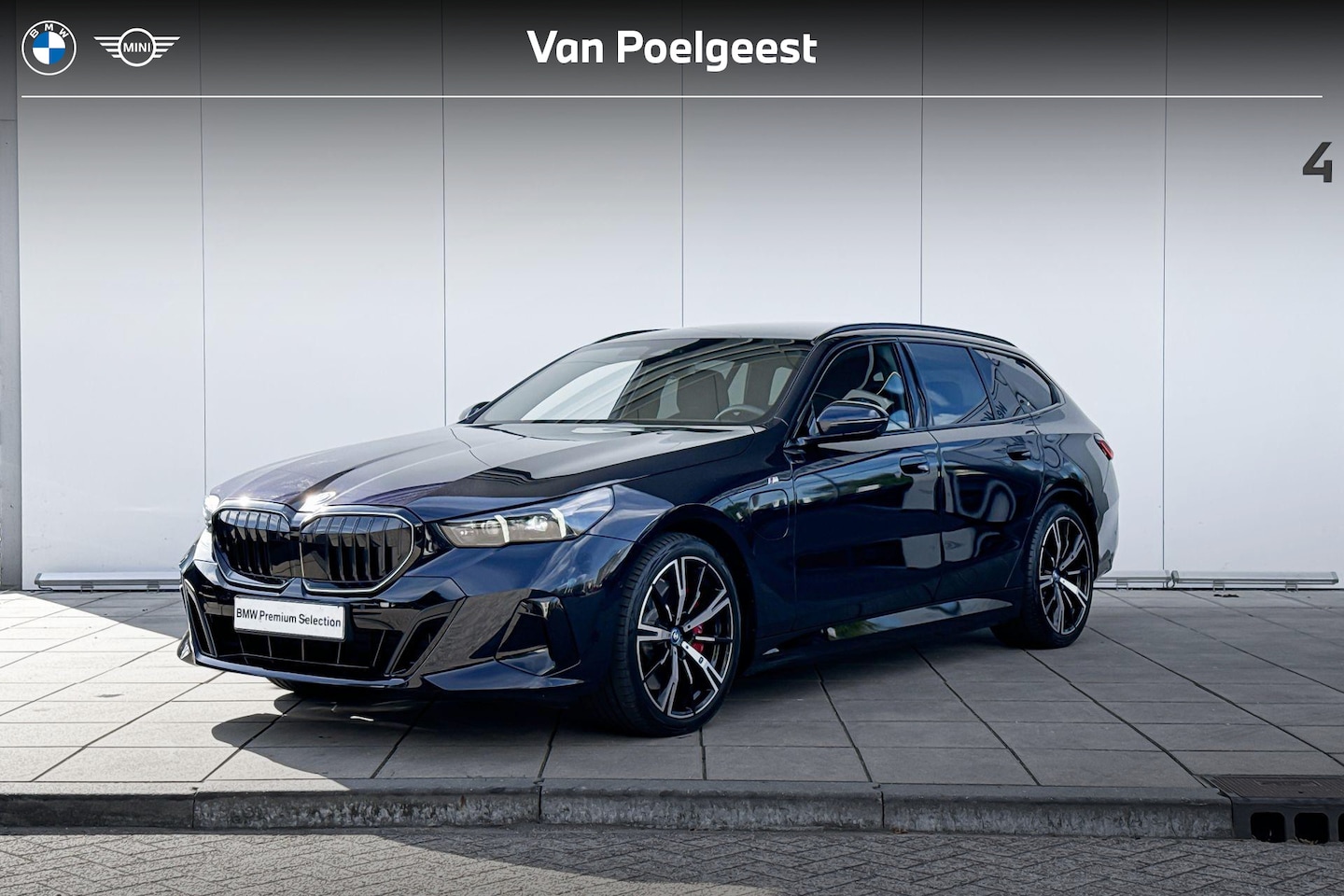 BMW 5-serie Touring - 550e xDrive M-Sport / Driving Assistant Professional / Head-Up / Stoelventilatie / Harman - AutoWereld.nl