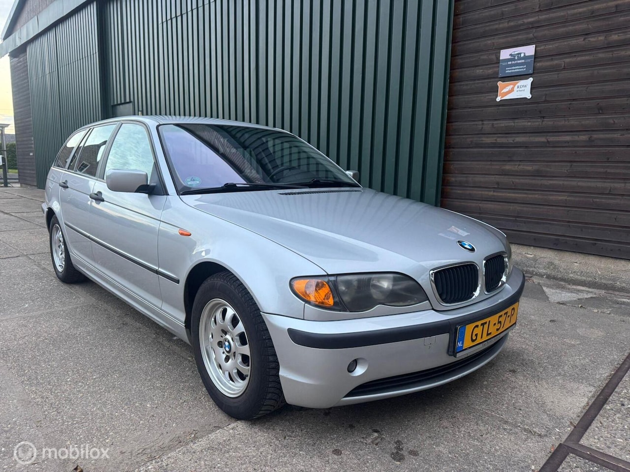 BMW 3-serie Touring - 318i Aut/Navi/Carplay/Airco - AutoWereld.nl