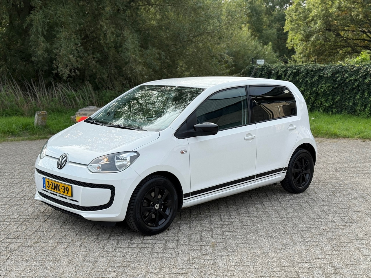 Volkswagen Up! - 1.0 move up! BlueMotion NAVI I AIRCO I GOED ONDH I 5DRS - AutoWereld.nl