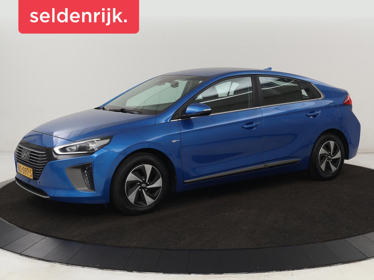 Hyundai IONIQ - 1.6 GDi Comfort | Xenon | Carplay | Camera | Adaptive cruise | Keyless | Navigatie | Parke - AutoWereld.nl