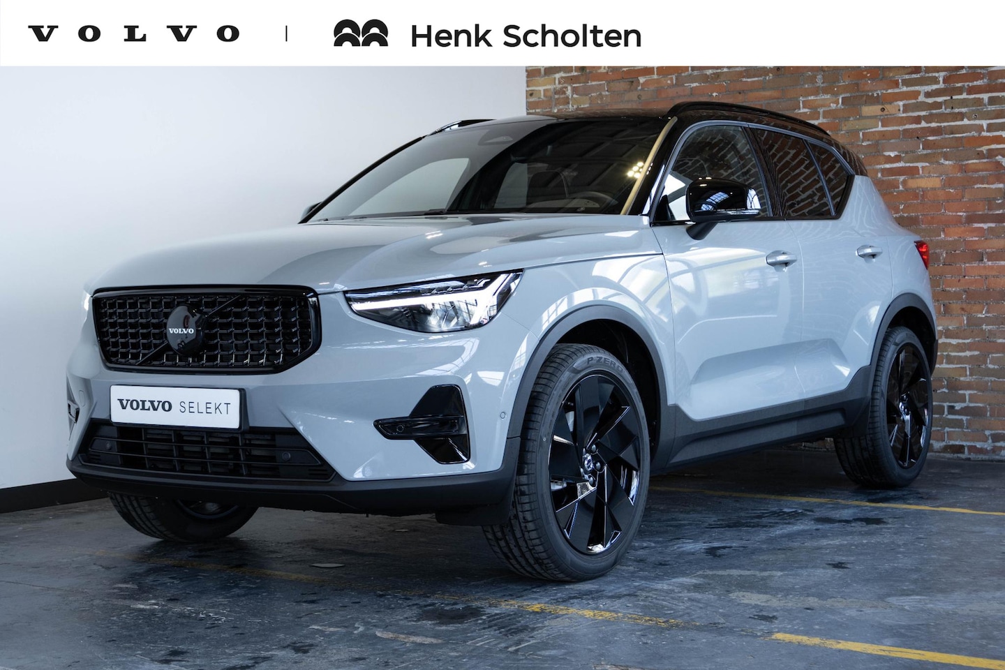 Volvo XC40 - B4 Plus Black Edition | 360° Parkeercamera | Panorama dak | Semi-Electrische Wegklapbare T - AutoWereld.nl
