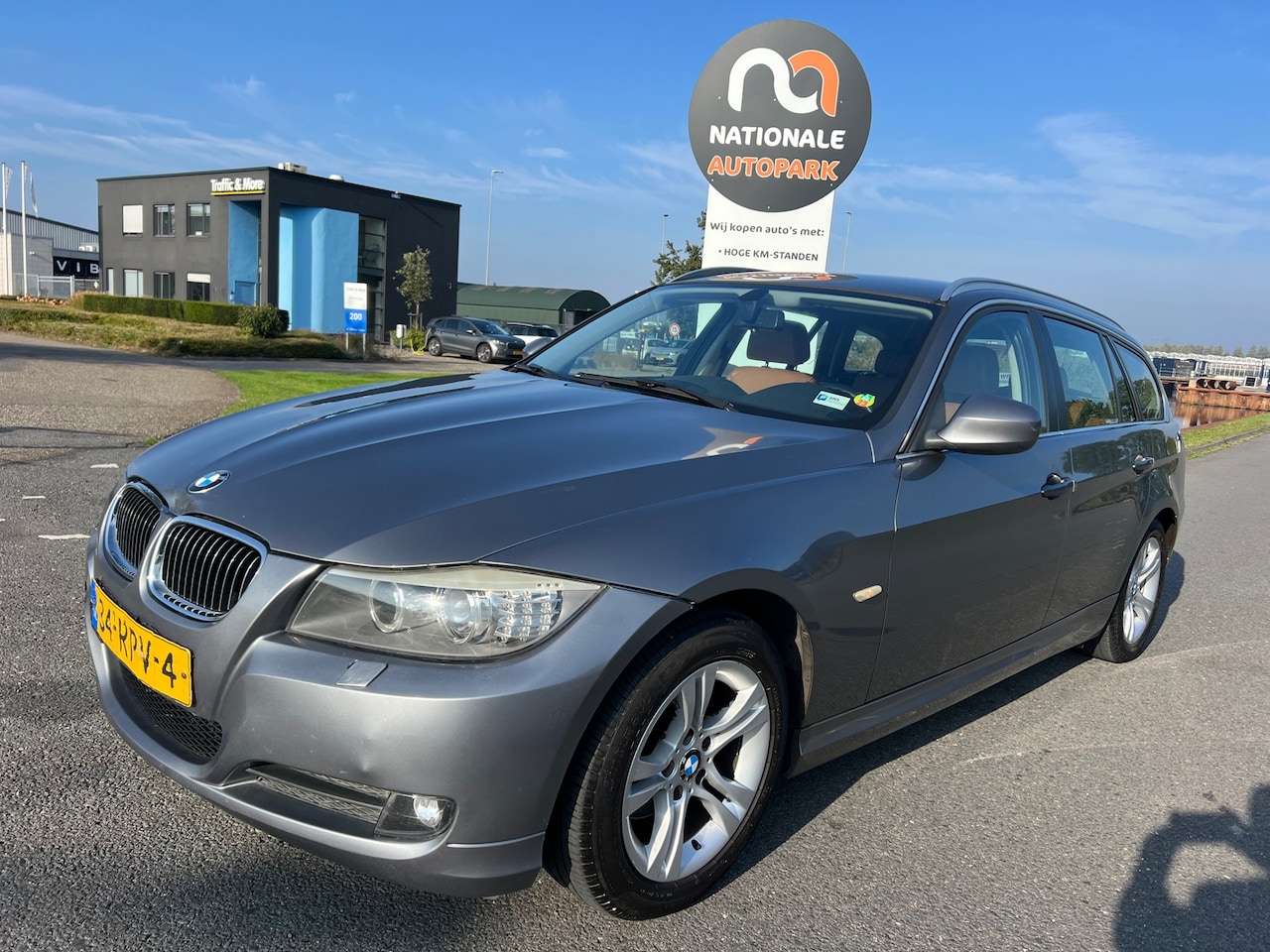 BMW 3-serie Touring - 2011 * 318i Luxury Line * AUTOMAAT * LMV * ELEC. RAMEN * AIRCO - AutoWereld.nl