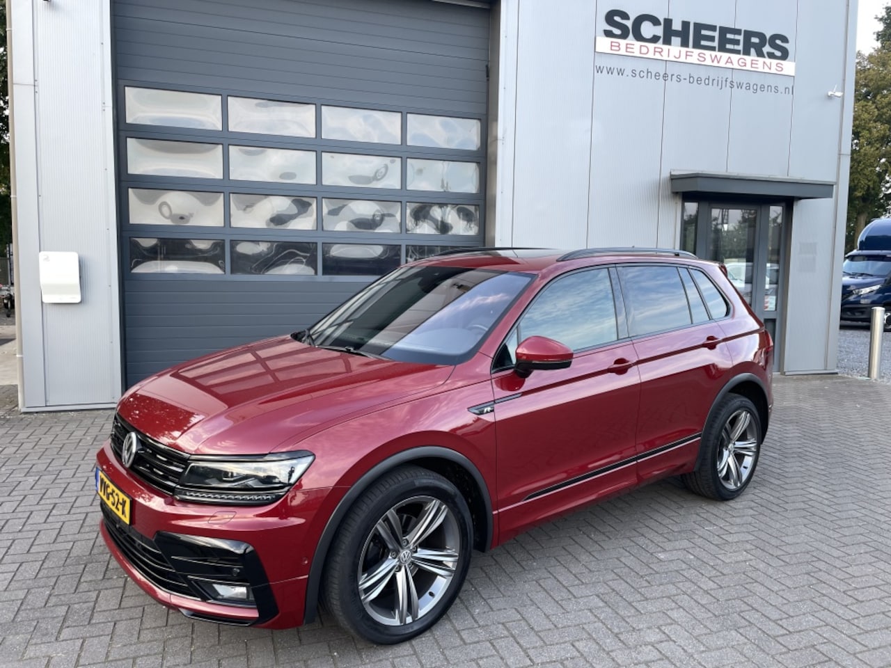 Volkswagen Tiguan - 2.0 TDI 150PK Aut. R-line 4Motion | Grijs kenteken - AutoWereld.nl