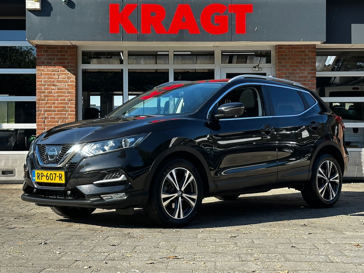 Nissan Qashqai - N-Connecta 1.2 116 pk - AUTOMAAT - navi - panoramadak - hoge instap - AutoWereld.nl