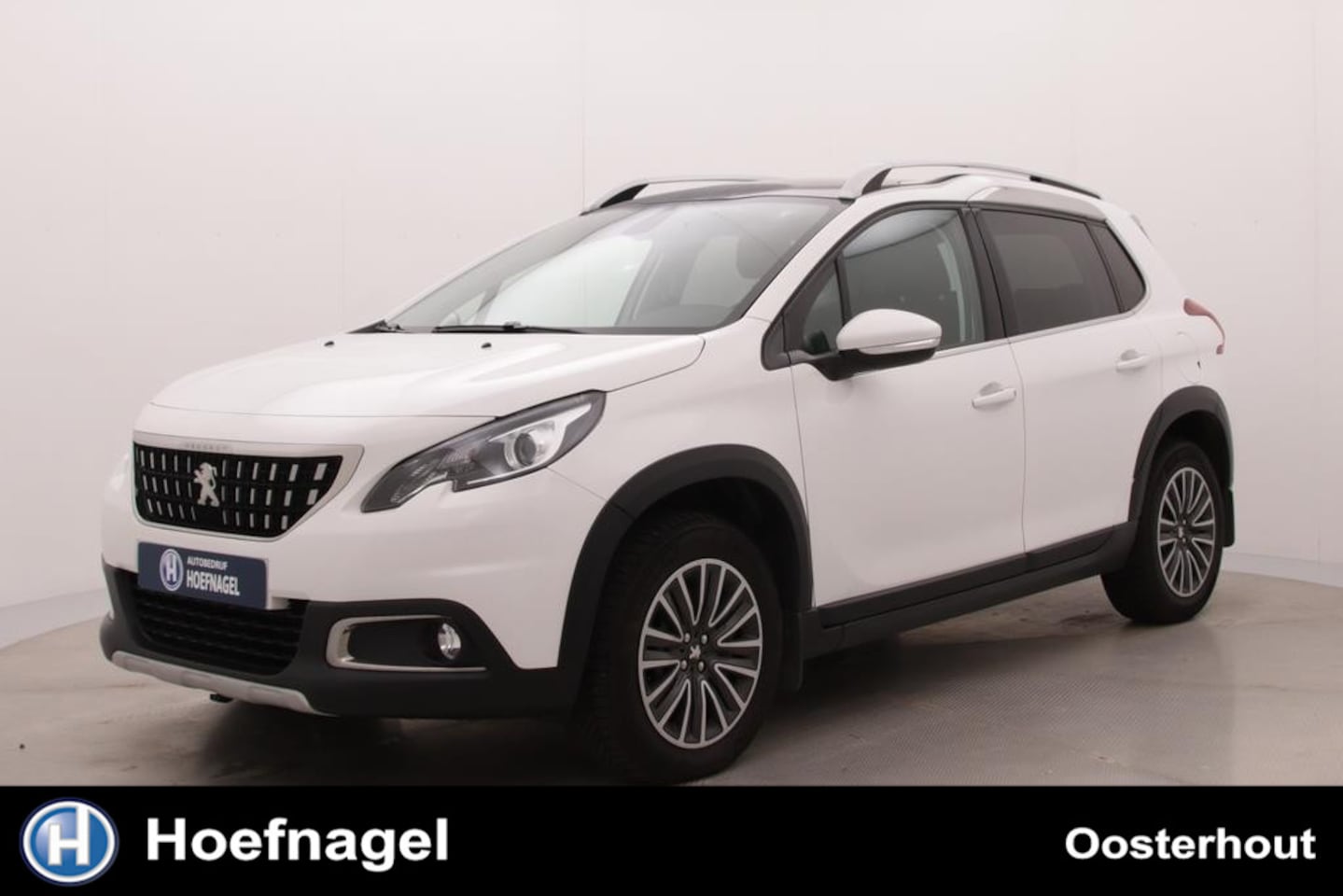 Peugeot 2008 - 1.2 PureTech Allure | Panoramadak | Trekhaak | Camera | Parkeersensoren | Stoelverwarming - AutoWereld.nl