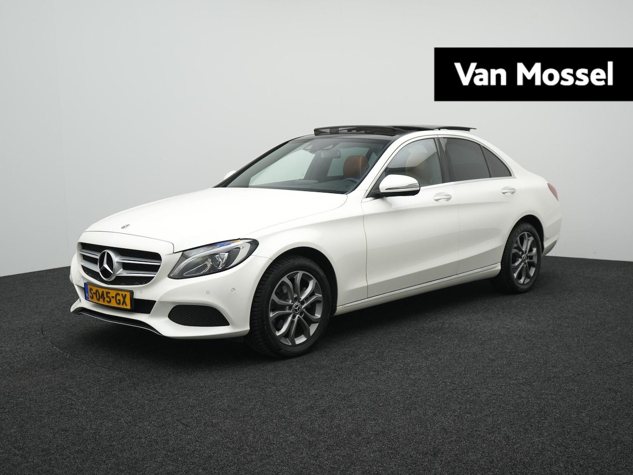 Mercedes-Benz C-klasse - 180 Premium Plus DESIGNO| Panorama Dak - AutoWereld.nl