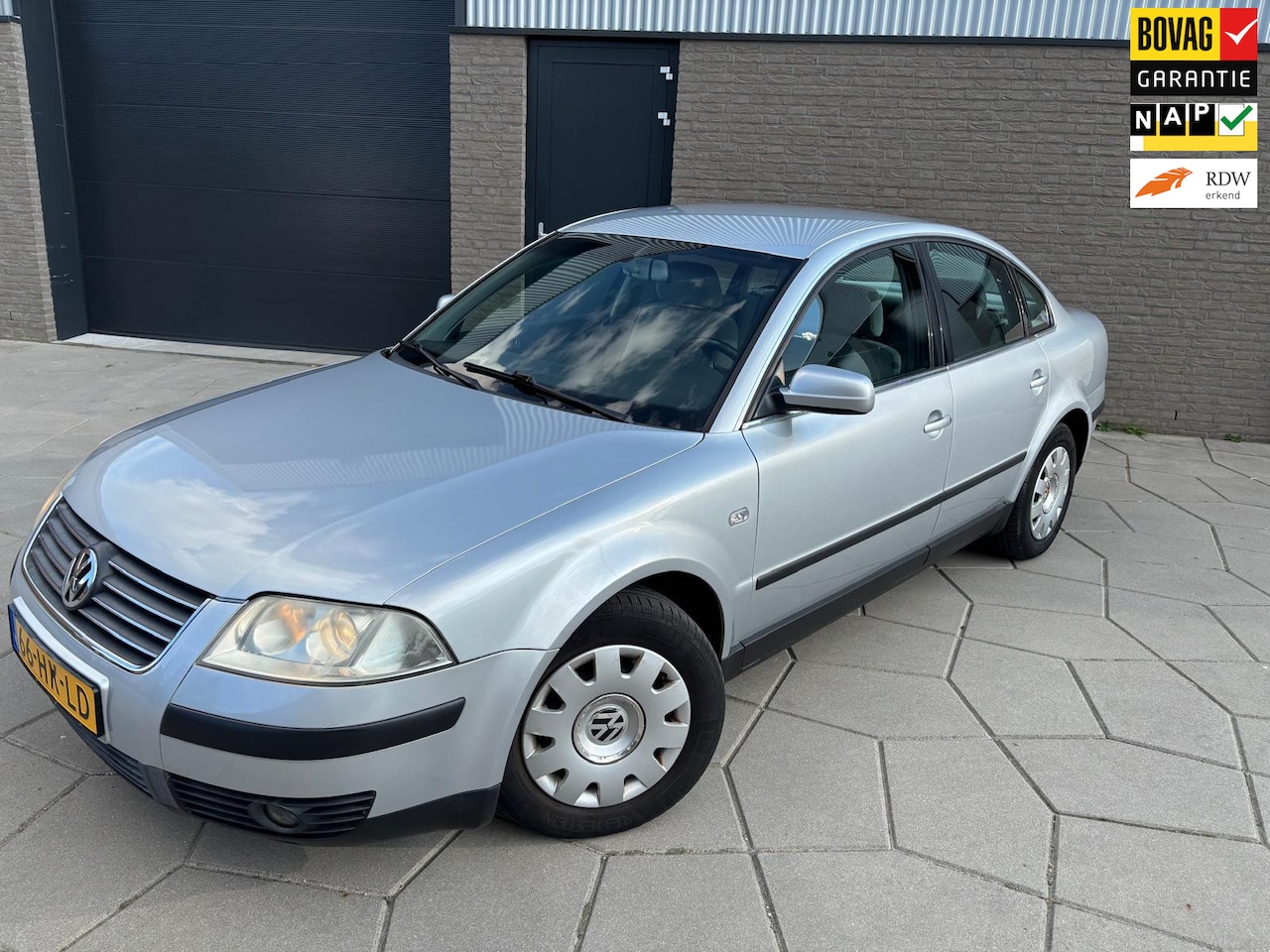 Volkswagen Passat - 2.0 Comfortline | sedan| Airco Climatronic | Trekhaak | Metallic | - AutoWereld.nl