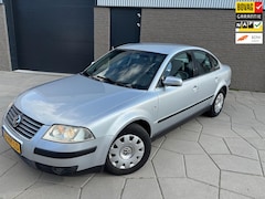 Volkswagen Passat - 2.0 Comfortline | sedan| Airco Climatronic | Trekhaak | Metallic |