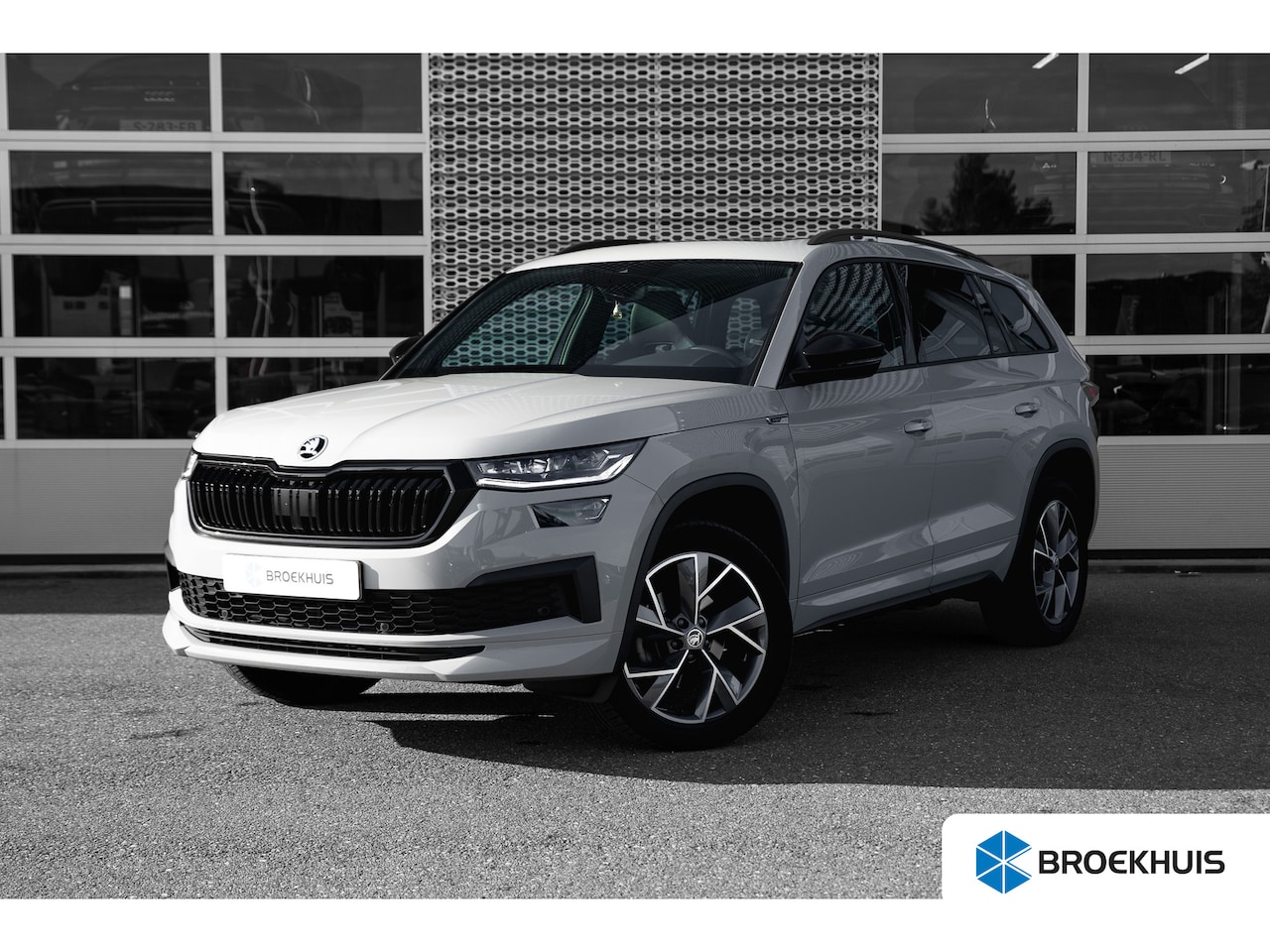 Skoda Kodiaq - 1.5 TSI Sportline Tour Edition | Panoramadak | Trekhaak - AutoWereld.nl